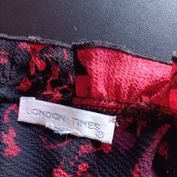 London Times Red and Black Floral Pattern Flowy Dress, Size Medium - Picture 3 of 3